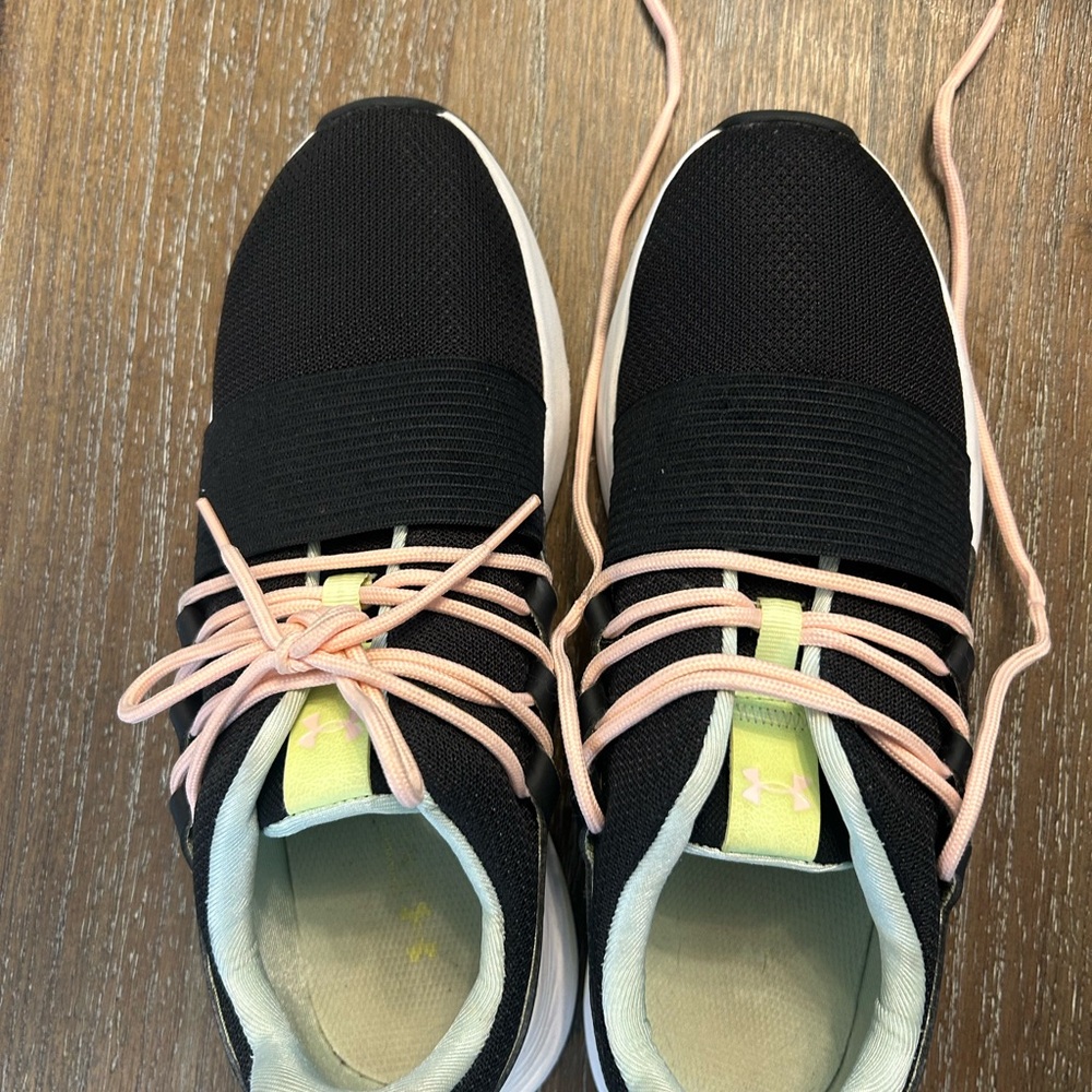 Under Armour Breathe Women’s Size 9.5